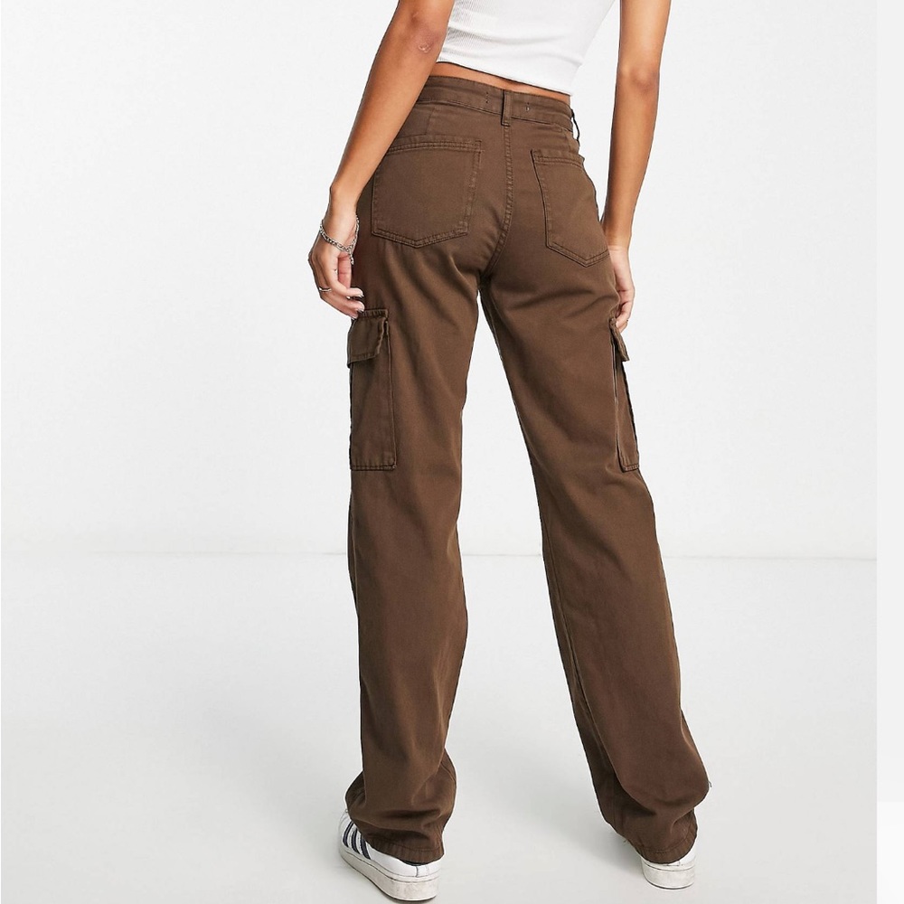 SOLD - NWT Stradivarius Straight Leg Cargo Pants - Brown